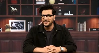 ببینید: پلی‌بک فرزاد فرزین در برنامه قیاسی | سرکار گذاشتن خواننده روی آنتن!