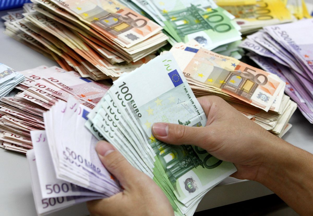 قیمت دلار آزاد اول صبح شنبه ۵ مهر ۱۴۰۴ | واکنش قیمت دلار به فعال سازی اسنپ بک