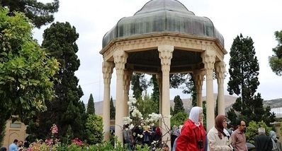 فال حافظ امروز پنج‌شنبه ۱ آبان ۱۴۰۴ | حضرت حافظ امروز برات چه پیامی دارد ؟