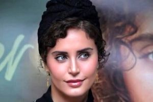 واکنش‌ها به لباس جنجالی الناز شاکردوست در اکران «کج‌پیله» ! | الناز شاکردوست بی سلیقگی خود را به نمایش گذاشت + عکس