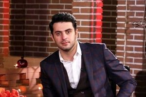 روایت عجیب علی ضیا از ماه‌عسل والدینش ! | شنیدنش همه را غافلگیر کرد ! + ویدئو
